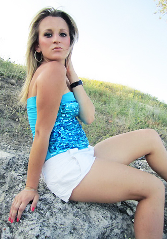 Single girl Elena 19 years old