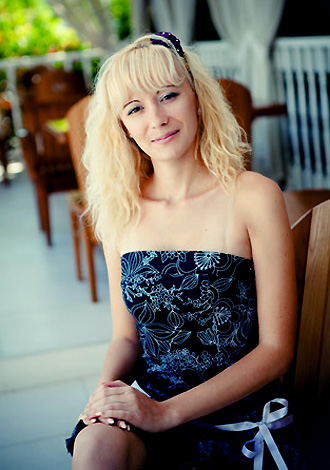 Single girl Julia 24 years old