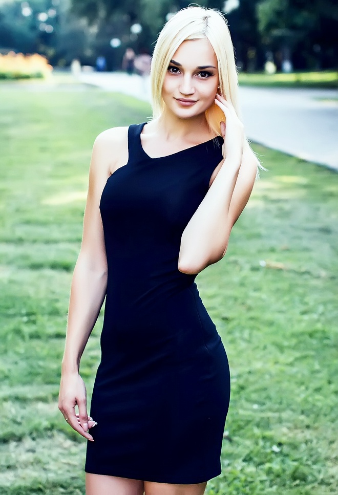 Single girl Eugenia 25 years old