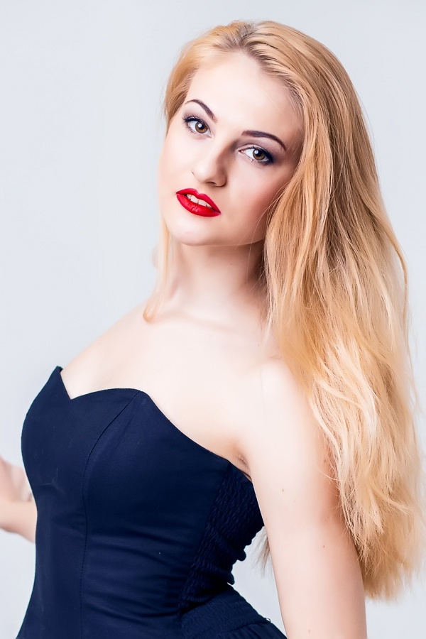 Single girl Yulia 25 years old