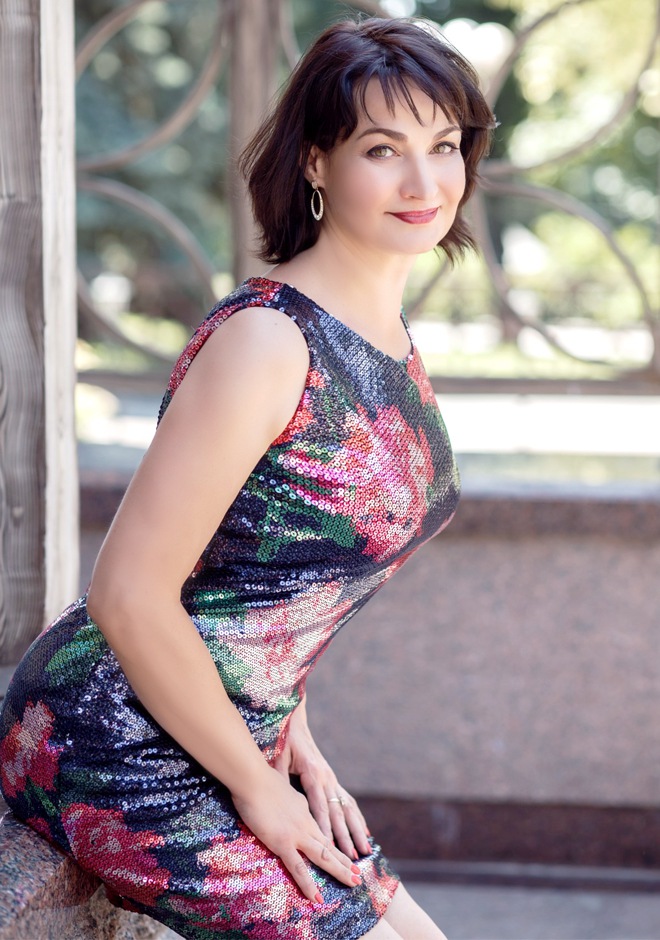 Single girl Elena 46 years old
