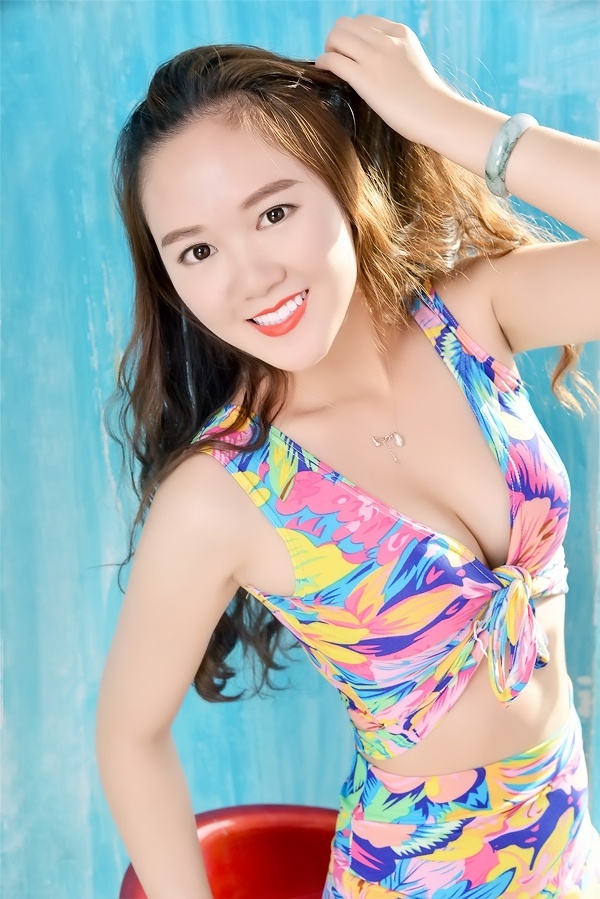Single girl LiWen (Winni) 24 years old