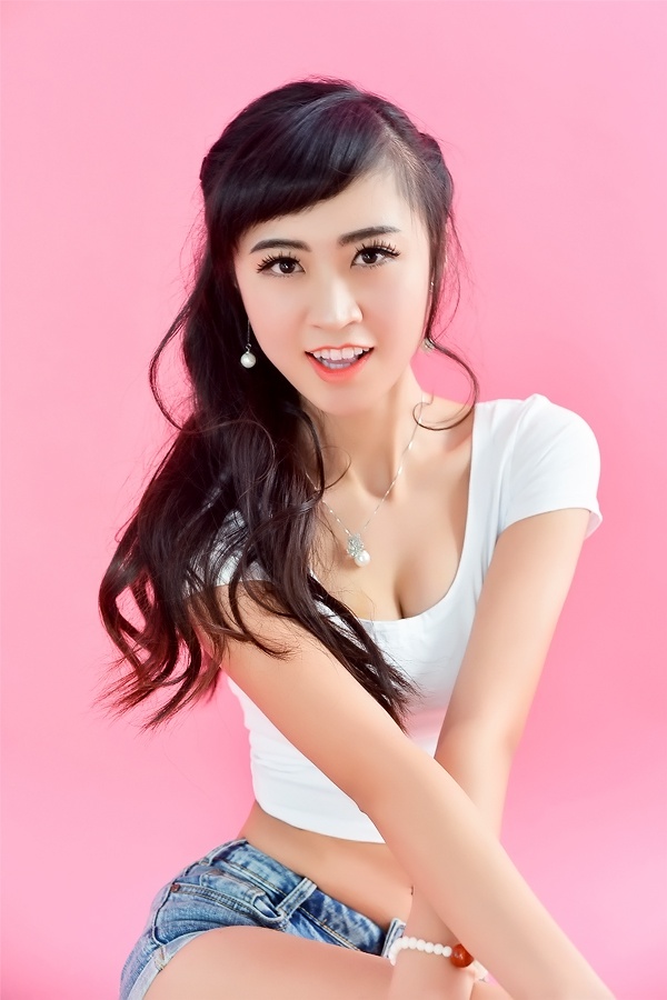 Russian bride YiLin (Hebe) from Shenyang