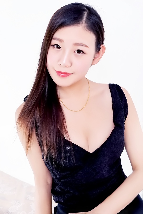 Single girl XinTong (Marian) 23 years old