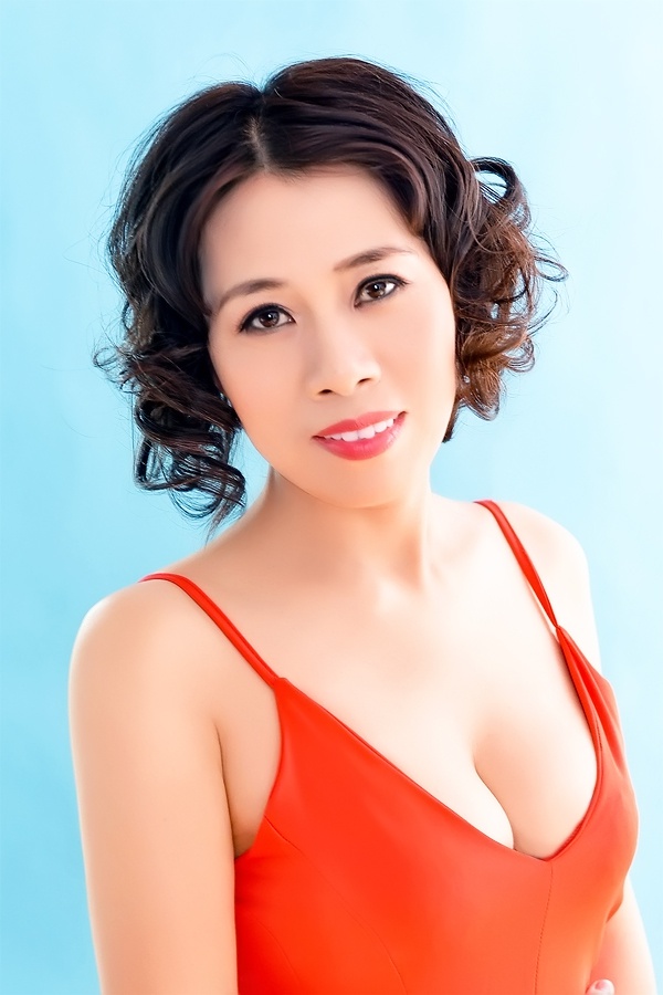 Russian bride Xiurong (Joy) from Fushun