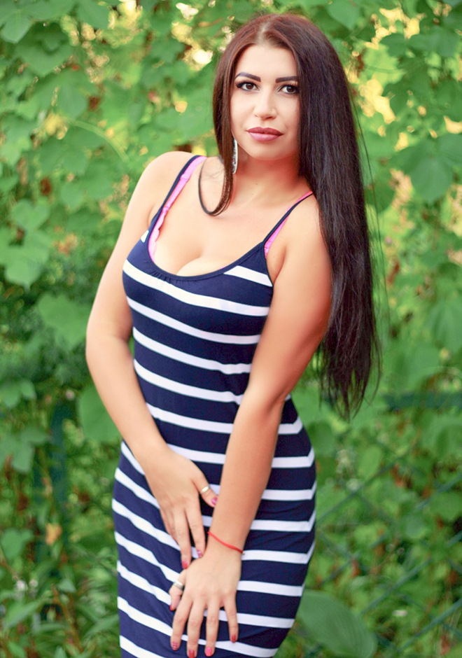 Single girl Oksana 28 years old