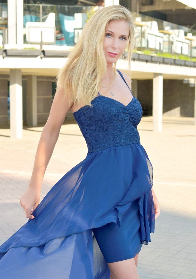 Single girl Viktoria 47 years old