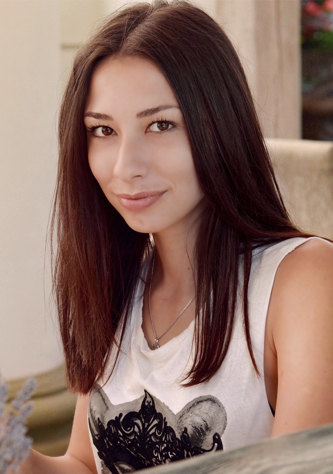 Single girl Sofiya 25 years old